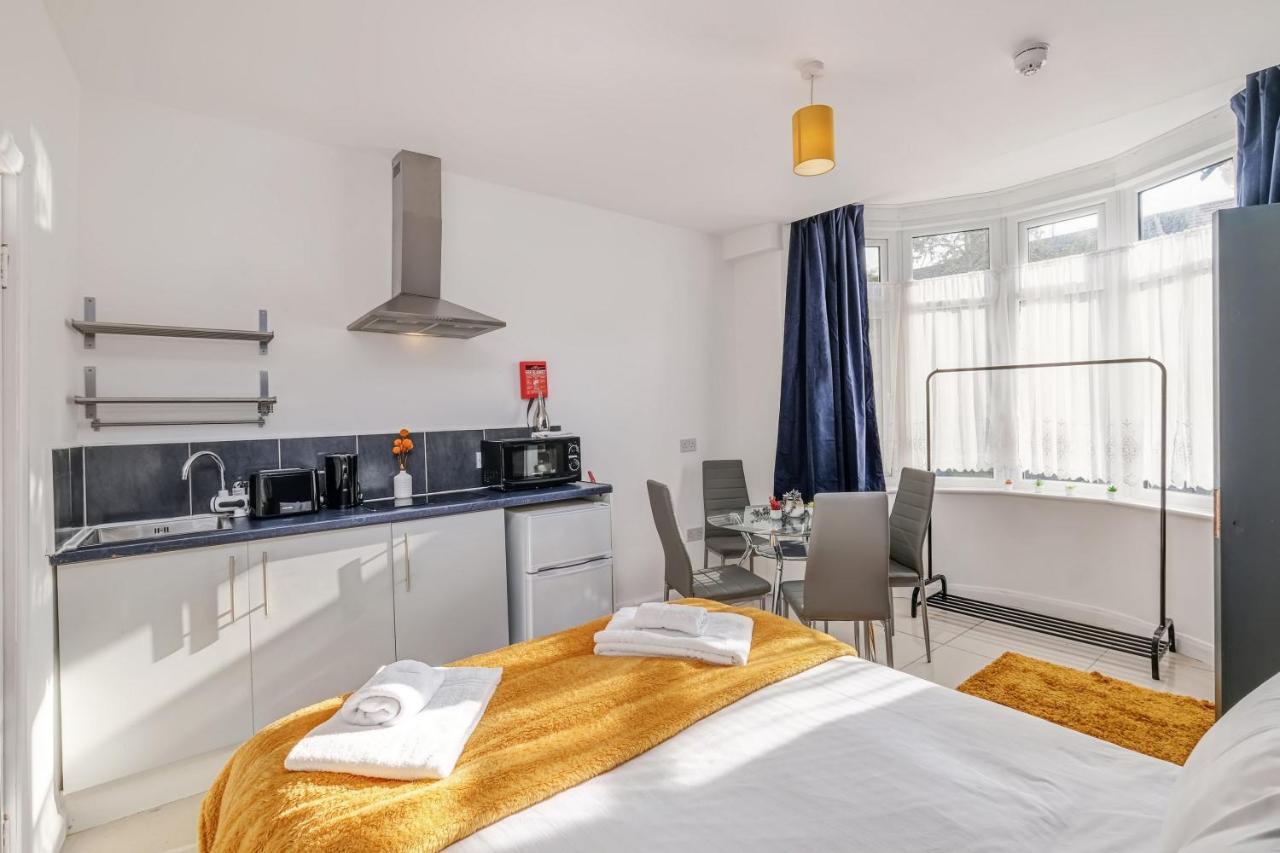 Fernbank Rooms Sudbury Hill, Harrow, Self-Contained Studios With En-Suite Harrow on the Hill エクステリア 写真