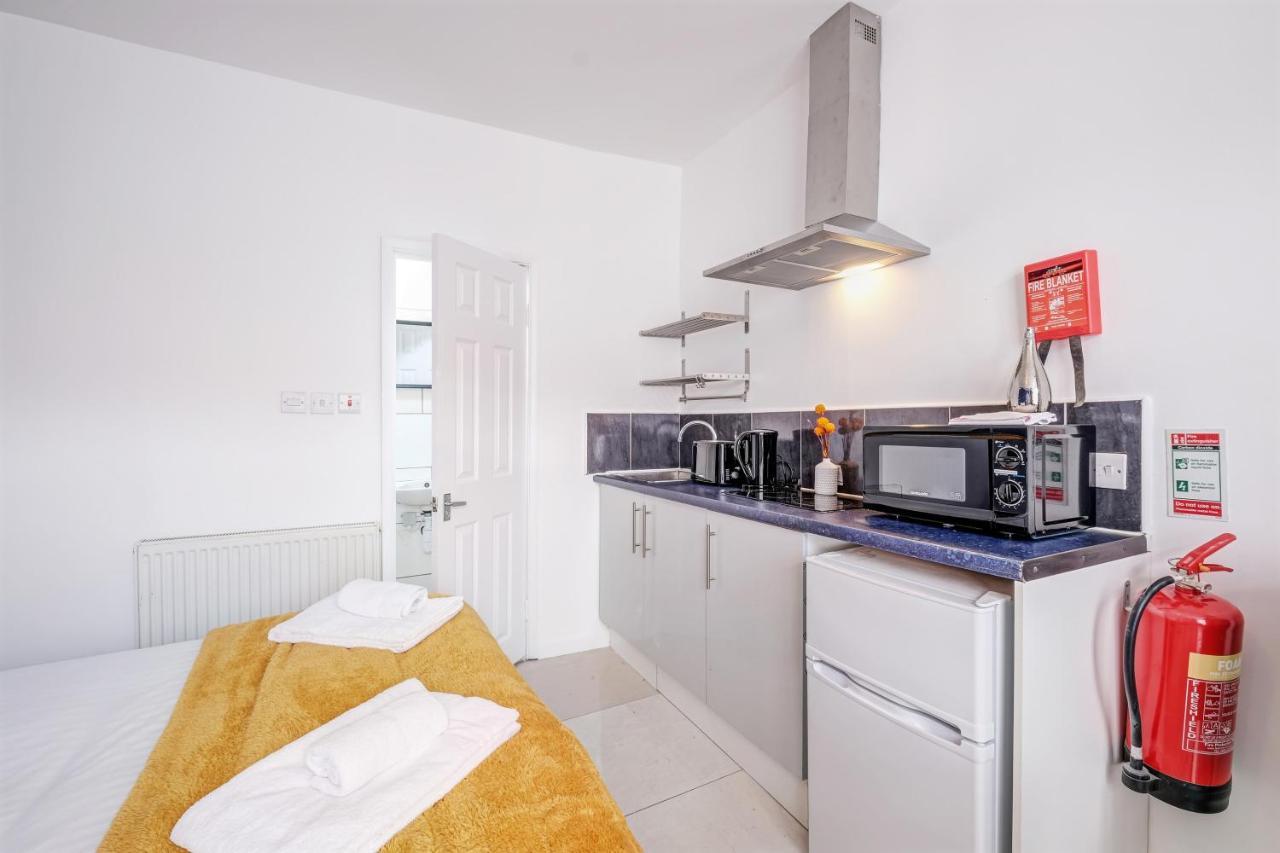 Fernbank Rooms Sudbury Hill, Harrow, Self-Contained Studios With En-Suite Harrow on the Hill エクステリア 写真