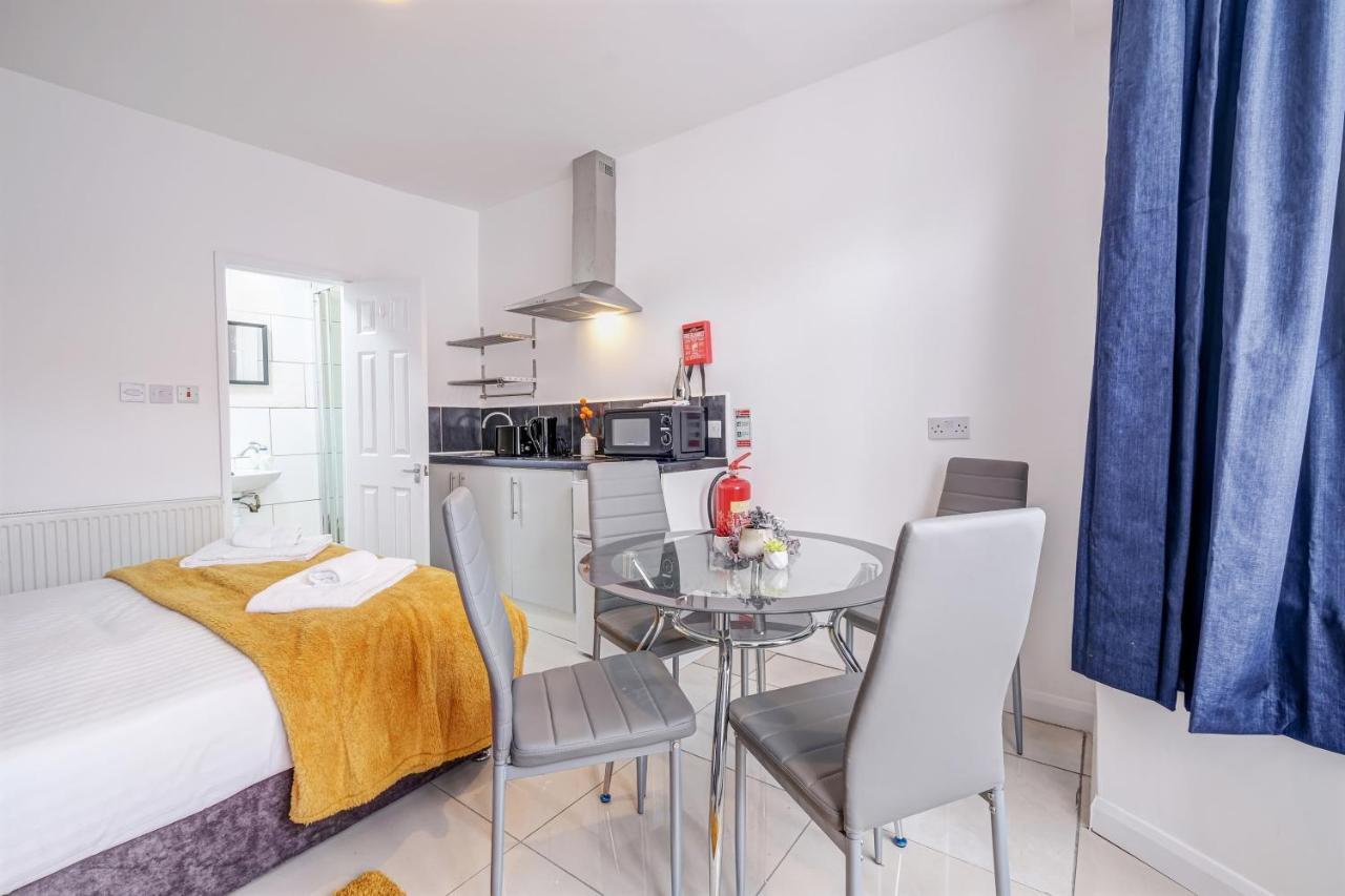 Fernbank Rooms Sudbury Hill, Harrow, Self-Contained Studios With En-Suite Harrow on the Hill エクステリア 写真