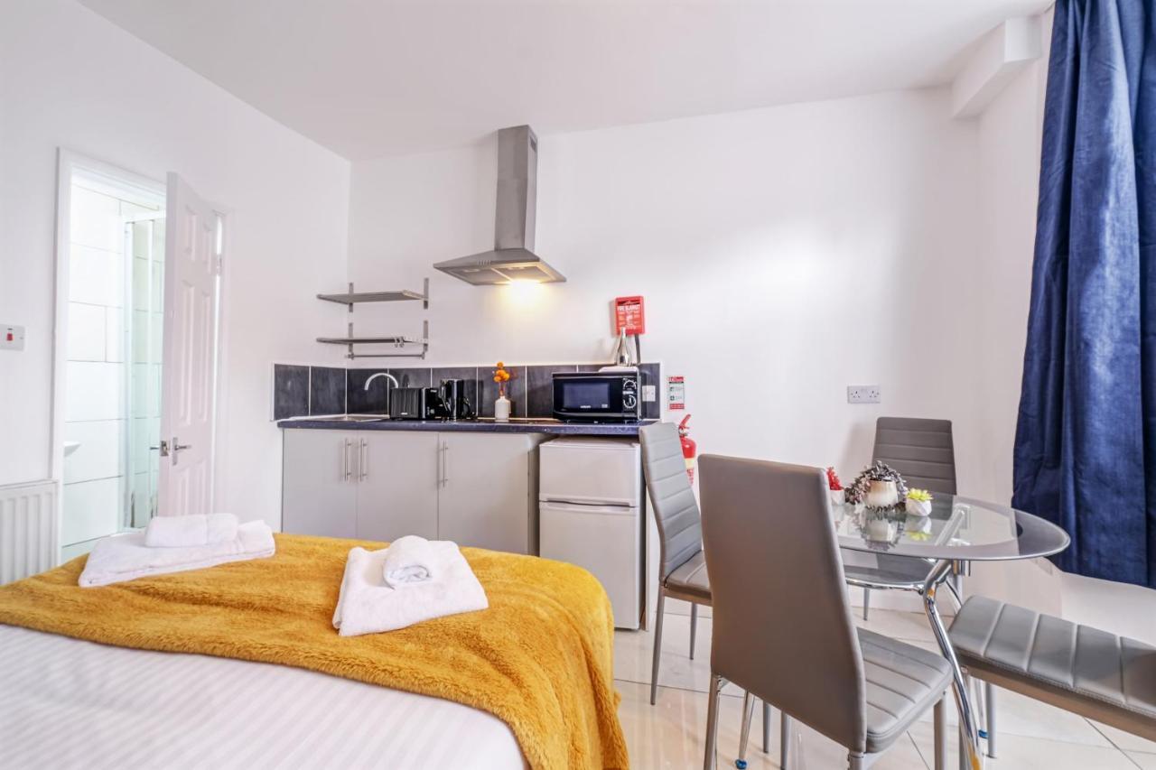 Fernbank Rooms Sudbury Hill, Harrow, Self-Contained Studios With En-Suite Harrow on the Hill エクステリア 写真