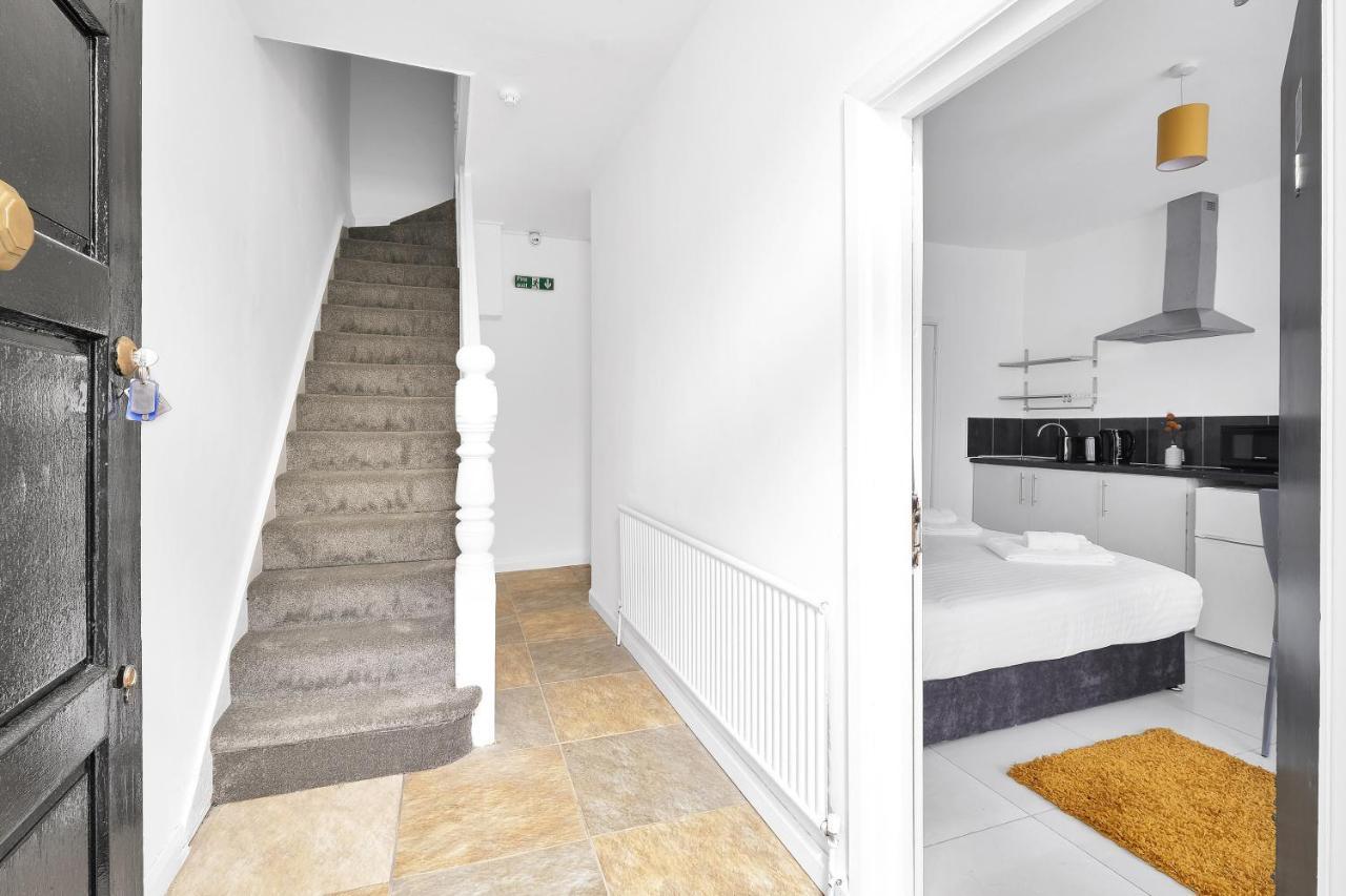Fernbank Rooms Sudbury Hill, Harrow, Self-Contained Studios With En-Suite Harrow on the Hill エクステリア 写真