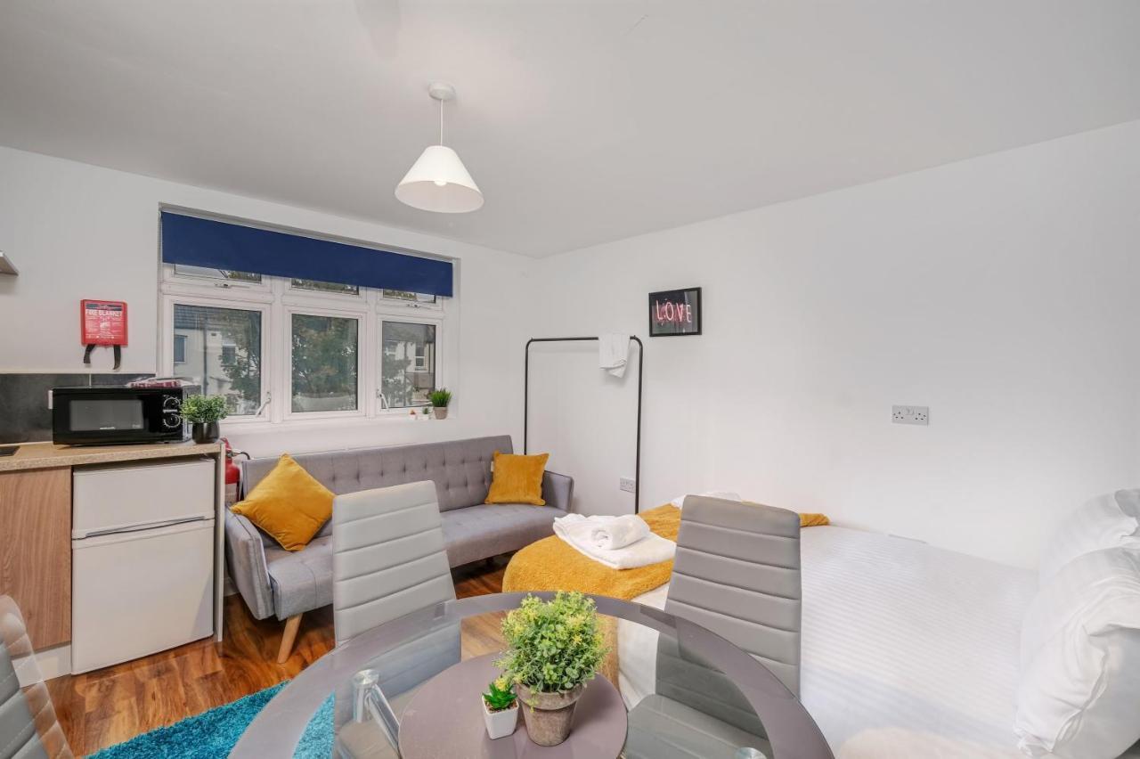 Fernbank Rooms Sudbury Hill, Harrow, Self-Contained Studios With En-Suite Harrow on the Hill エクステリア 写真